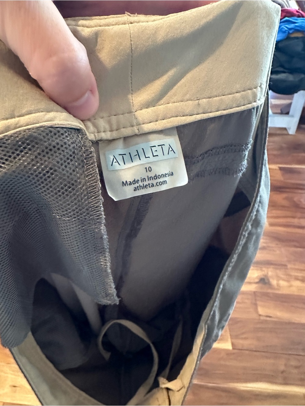 Athleta Olive Green Capri Pants size 10 - Picture 4 of 4